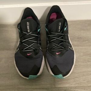 Nike Run shield sneaker 👟